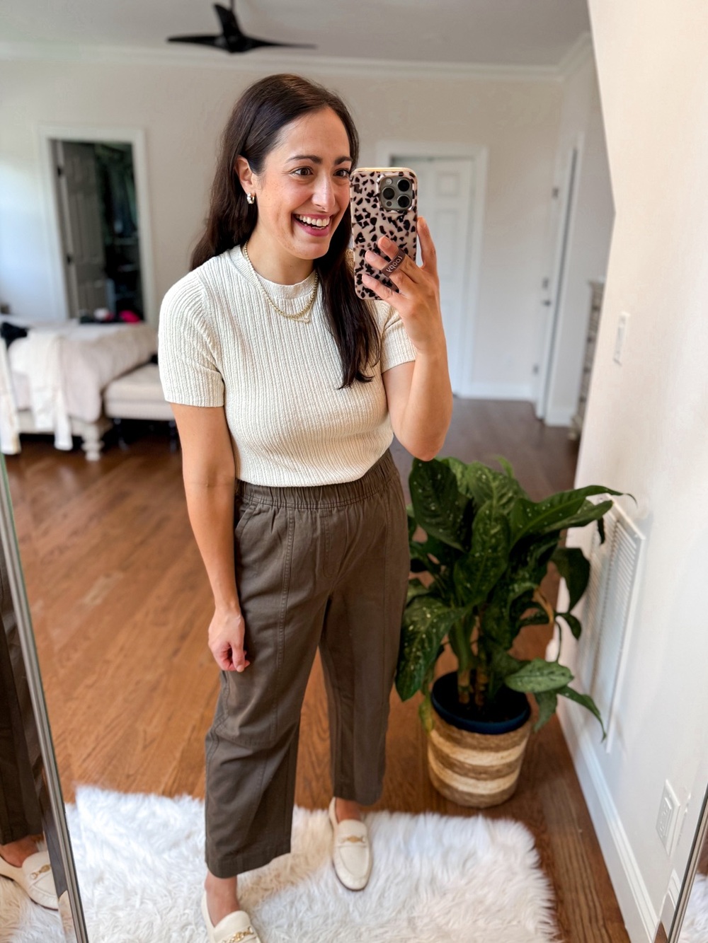 Old Navy Olive Cropped Pull-On Pants